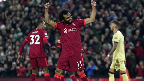 Liverpool golea al Arsenal y no le pierde pisada al Chelsea
