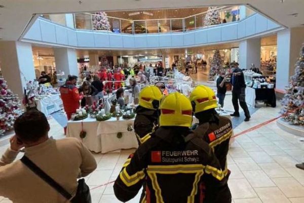 Seis heridos por caída de decoraciones de Navidad en centro comercial en Suiza