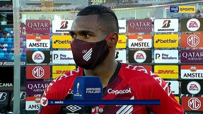 Nikão celebra hacer historia con Atlético Paranaense