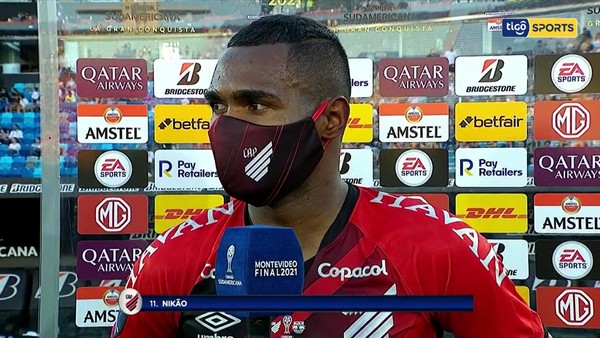Nikão celebra hacer historia con Atlético Paranaense