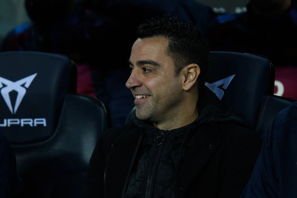 Xavi regresa al Barcelona con un sufrido triunfo ante el Espanyol