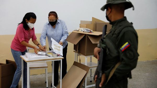 Chavismo y oposición se enfrentan en las urnas en Venezuela