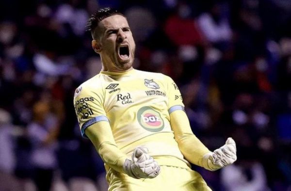 Antony Silva tapa tres penales y clasifica al Puebla