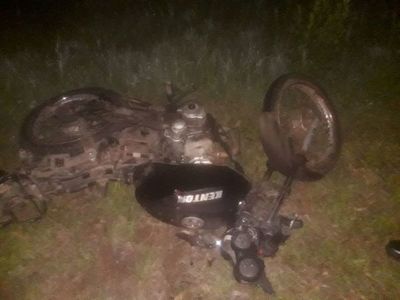 Motociclista fue abandonado herido sobre la ruta que une Ayolas con Coratei - Nacionales - ABC Color