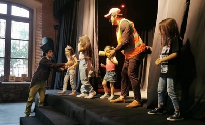 Diario HOY | Obra infantil 'La Cigarra y la Hormiga', en el Café del Teatro