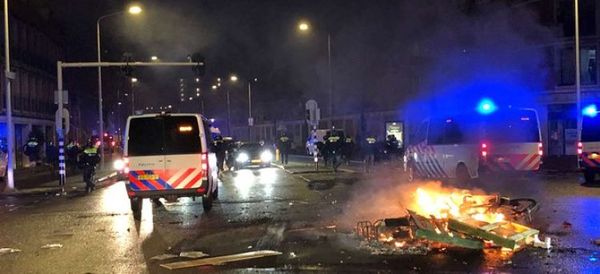 Detienen a 19 personas tras violentas manifestaciones contra medidas por covid en Holanda