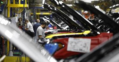 La Nación / Fábricas de autos recuperan el ritmo de producción en octubre