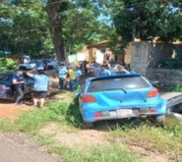 Ypacaraí: Camión de gran porte colisionó contra varios rodados - Paraguay.com