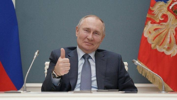 Diario HOY | Putin anuncia que recibió la tercera dosis antiCOVID con la Sputnik Light