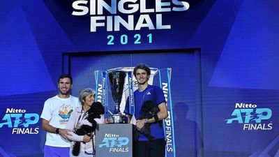 Zverev destrona a Medvedev y se corona como Maestro