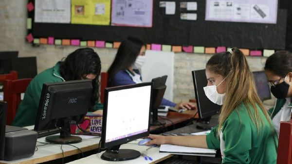 Covid-19: Esperan llegar a docentes con vacunación en aulas