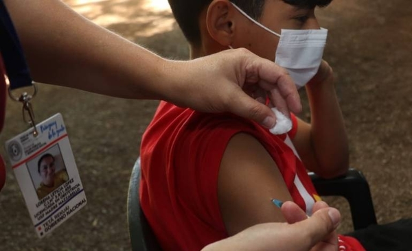 Diario HOY | Mañana empezarán a vacunar contra el COVID-19 a estudiantes