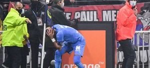 Un botellazo a Payet vuelve a ensuciar el fútbol francés