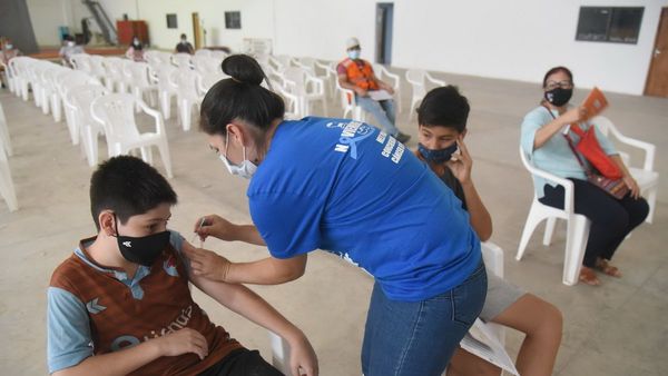 Pretenden llegar a más de 1.000 escuelas con vacunas anti-Covid