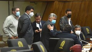 La oposición apela a voto crítico para que proceda intervención
