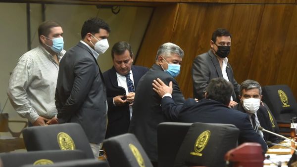 La oposición apela a voto crítico para que proceda intervención