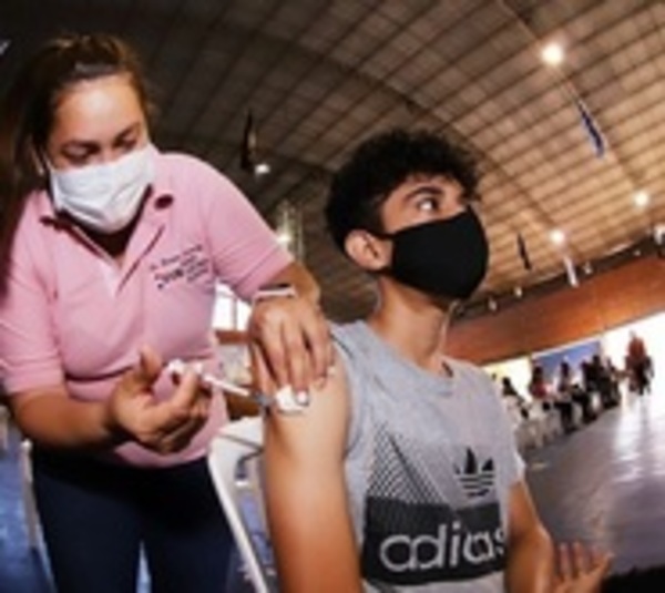 Salud proyecta vacunar a 200.000 estudiantes desde este lunes - Paraguay.com