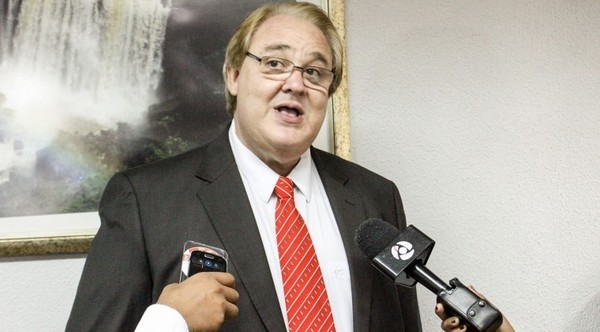 Gobernador de Alto Paraná apoyará a Hugo Velásquez porque “es su amigo” - La Clave