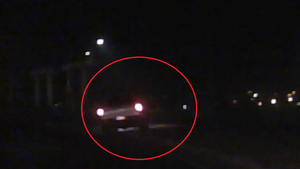 Video capta cuando una camioneta cae a arroyo en la Costanera Norte