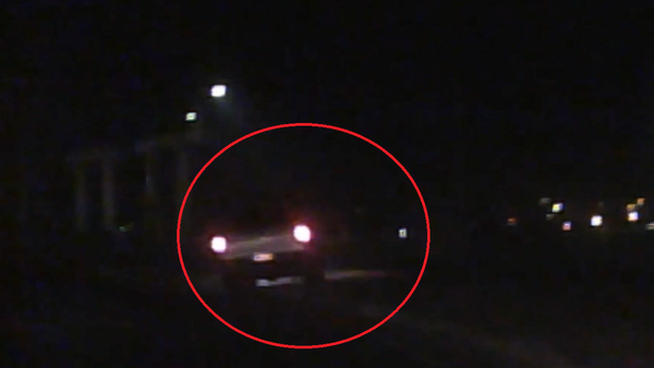Video capta cuando una camioneta cae a arroyo en la Costanera Norte