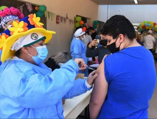 Arranca la campaña "Me vacuno en el aula" · Radio Monumental 1080 AM
