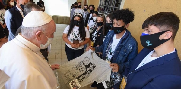 Diario HOY | Dos paraguayos entre los 50 elegidos para curso promovido por el Papa