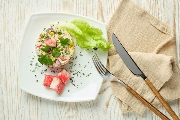 Ensalada de arroz, verduras y kanikama: un almuerzo ligero - Gastronomía - ABC Color