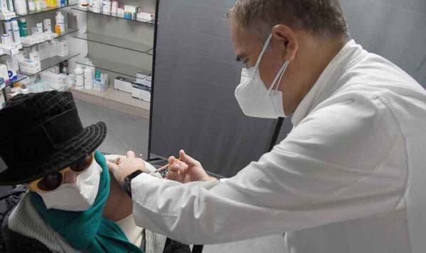 Italia empezó a vacunar con la tercera dosis a los mayores de 40 años - .::Agencia IP::.