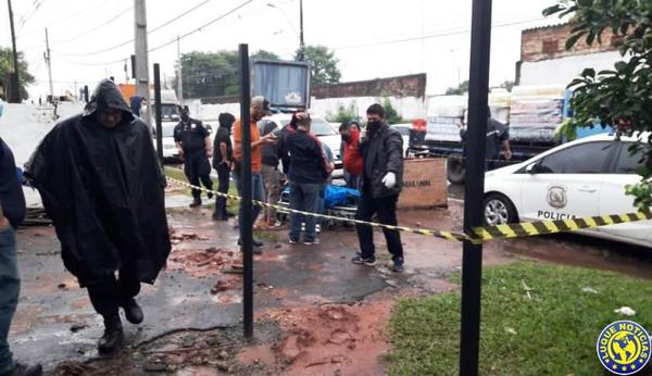 Hallan cuchillo, pero siguen sin pistas de asesinos de joven trabajador •