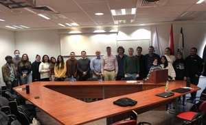 Diario HOY | Santiago Peña compartió una charla con estudiantes de la Universidad Hebrea