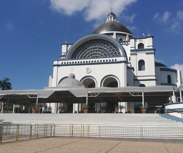Basílica de Caacupé abrirá las 24 horas para evitar aglomeraciones - ADN  Digital