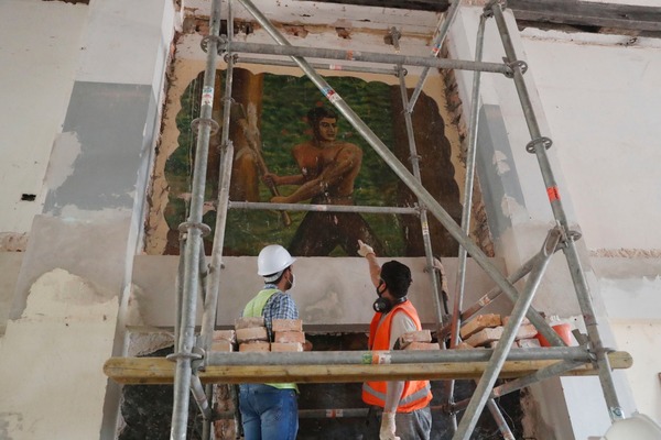 Descubren murales de la década del 50’ en paredes del edificio del Puerto de Asunción - .::Agencia IP::.