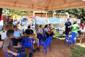 Alumnos toman colegio para exigir rubros y poder seguir estudiando