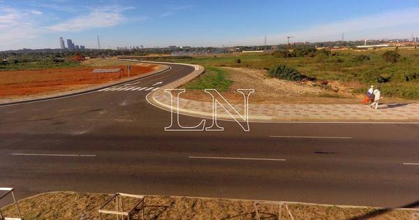 La Nación / Camioneta cayó en una curva a falta de iluminación de la Costanera Norte