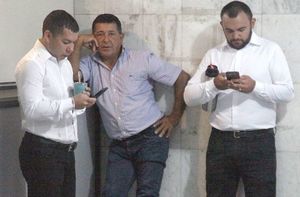 Cámara confirma exigua condena a “caseros de oro” del diputado Tomás Rivas - Nacionales - ABC Color