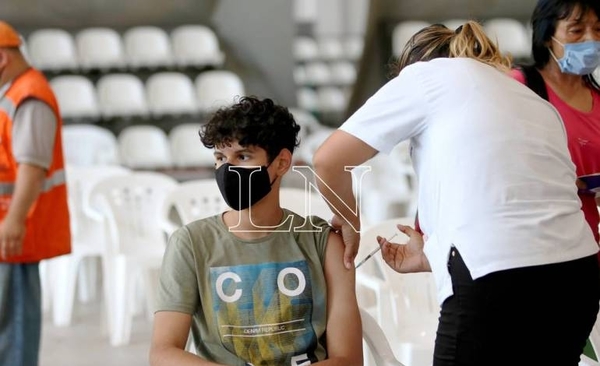 Diario HOY | Pfizer dice que su vacuna anticovid es "100%" efectiva en adolescentes tras 4 meses