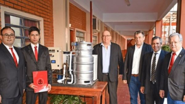 Inventó máquina para conservar vacunas y donó