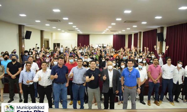 Conversatorio con ministro de la Juventud reunió a más de 200 jóvenes en Santa Rita