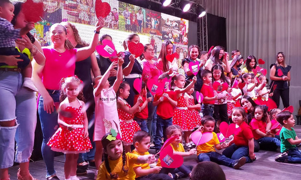 ACADEMO agasajó a las familias con festival artístico - OviedoPress