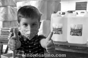 Criatura festeja sus cinco años donando artículos de limpieza necesarios en la lucha contra el Covid19 a un hospital público