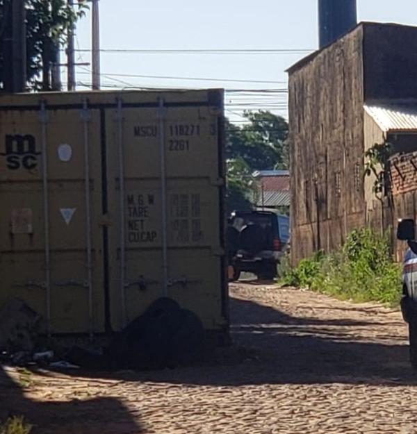 Queja ciudadana: contenedor ocupa media calzada - San Lorenzo Hoy