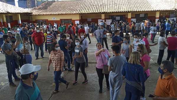 Aglomeración total en algunos lugares de votación - San Lorenzo Hoy