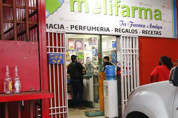 Allanan farmacia por posible comercialización irregular de medicamentos controlados - San Lorenzo Hoy