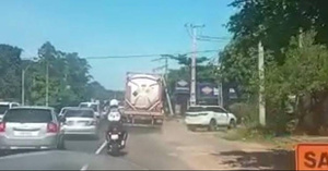 Crónica / [VIDEO] Camionazo ¡sin frenos! se llevó todo por delante