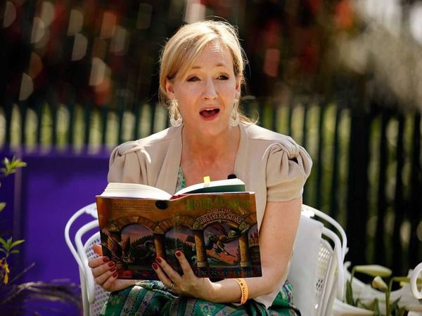 La escritora J.K. Rowling revela que recibió amenazas de muerte