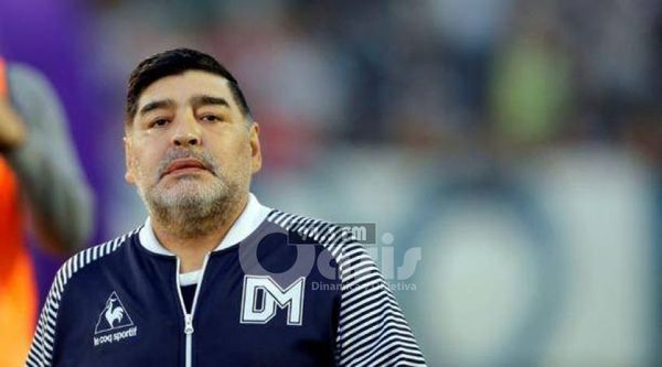 El médico de Maradona dice que el exfutbolista está lúcido y mejora