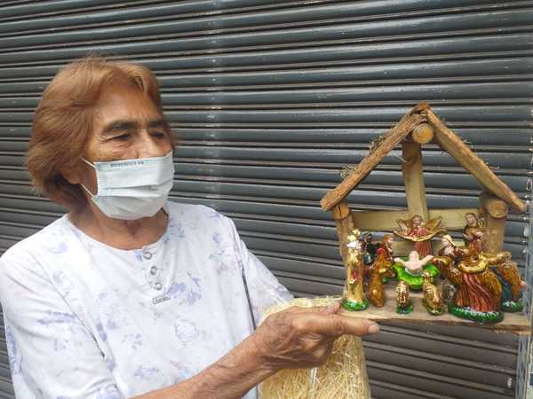 Con venta de pesebres se adelanta la fiesta de Navidad en Encarnación