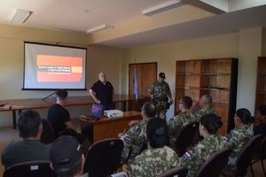 Historiador Rolando Miralles ofreció charla a reservistas de la Armada en la Base Naval”