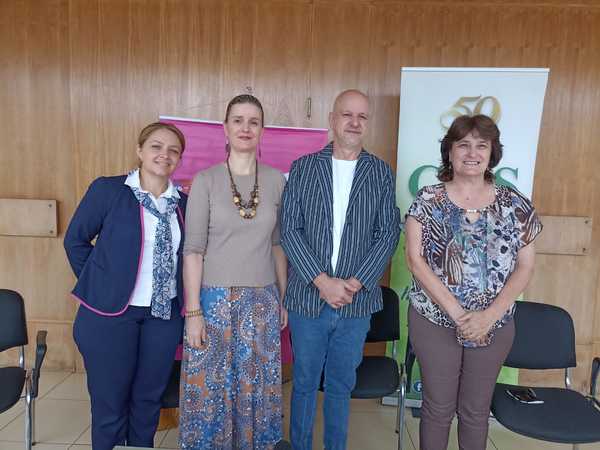 Intervención urbana artística "Pintabancos" en Encarnación