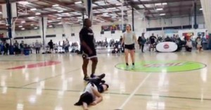 Basquetbolista juvenil sufrió conmoción cerebral tras recibir un brutal golpe de una rival - C9N